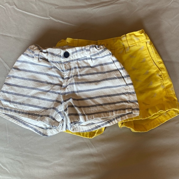 Gap size 5 shorts bundle. Stripped white and blue and yellow with birds. - Picture 1 of 8